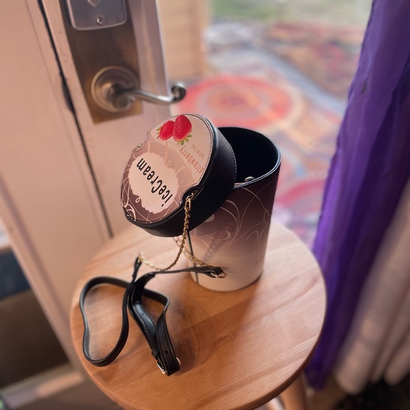 Ice cream container handbag! - Picture 2 of 3